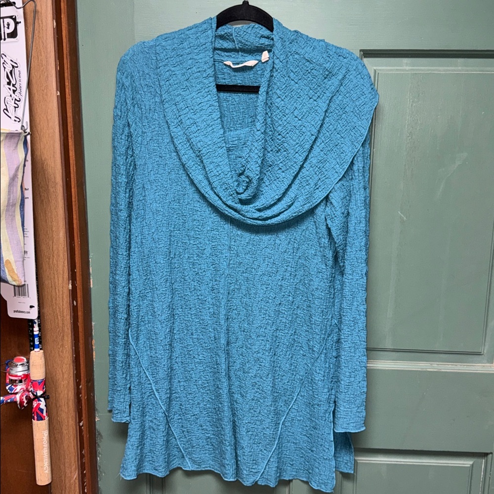 Soft Surroundings blue crinkle knit cowl neck tunic top size Medium